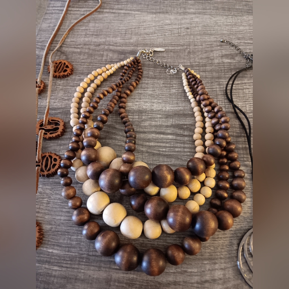 Chic Brown and Cream Beaded          Necklace Set - Picture 3 of 4